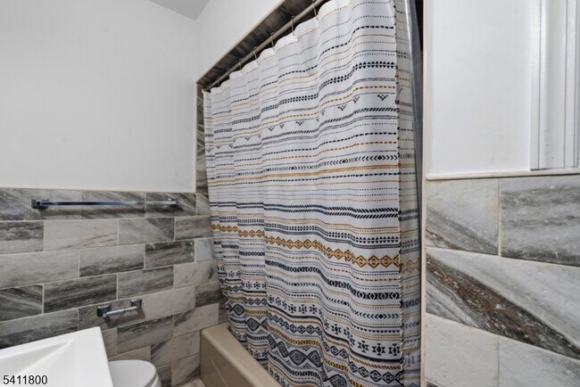 Building Photo - 315 E 18th St