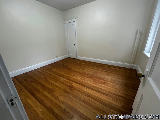 Building Photo - 1152 Commonwealth Ave