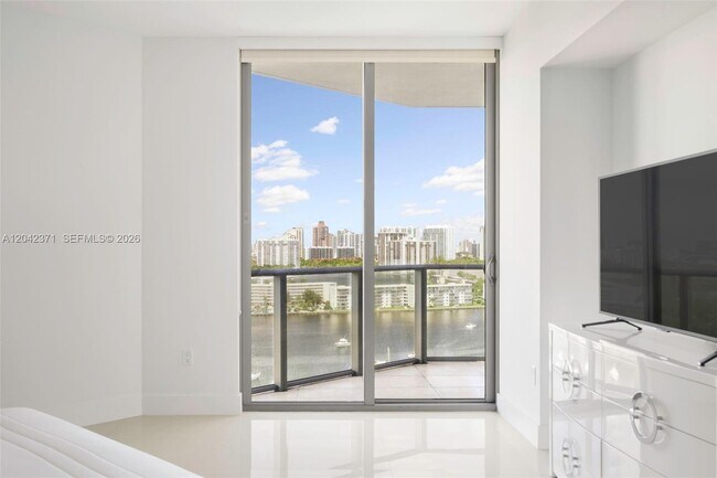 Building Photo - 17301 Biscayne Blvd