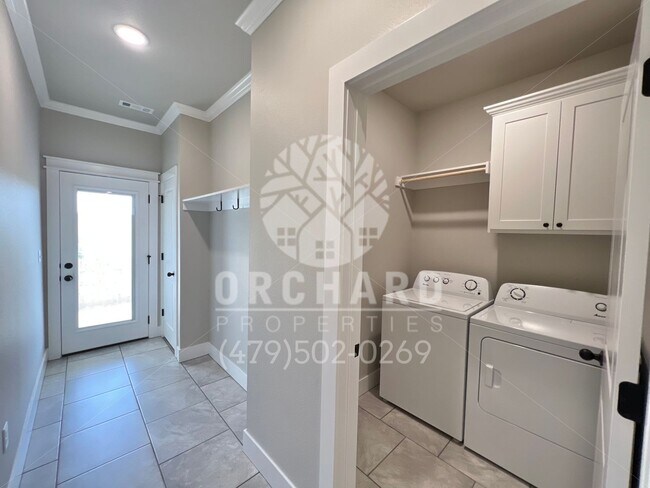 Building Photo - 591 Bradford Dr