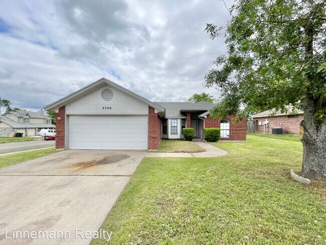 Primary Photo - 3 br, 2 bath House - 2506 Pixton Drive