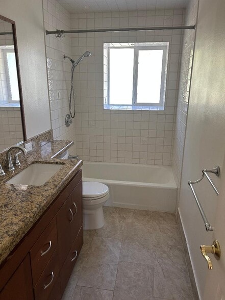 Building Photo - 55 Park Cir