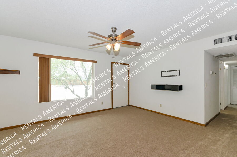 Building Photo - 7868 N Soledad Ave