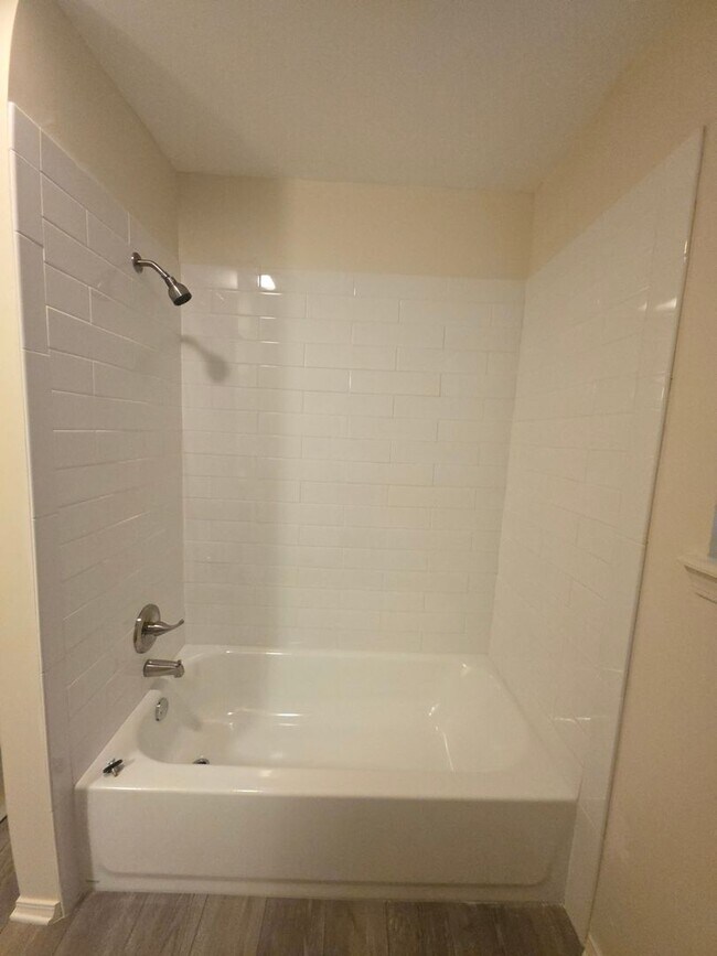 Building Photo - 1009-1023 W. 12TH