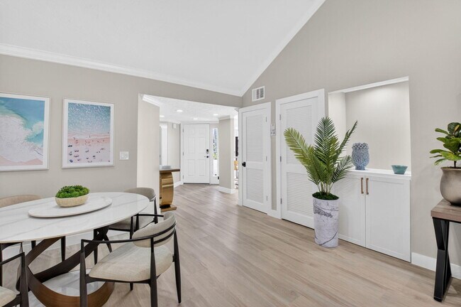 Building Photo - 7455 Glendevon Ln