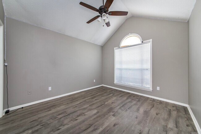 Building Photo - 216 Chantilly Cir