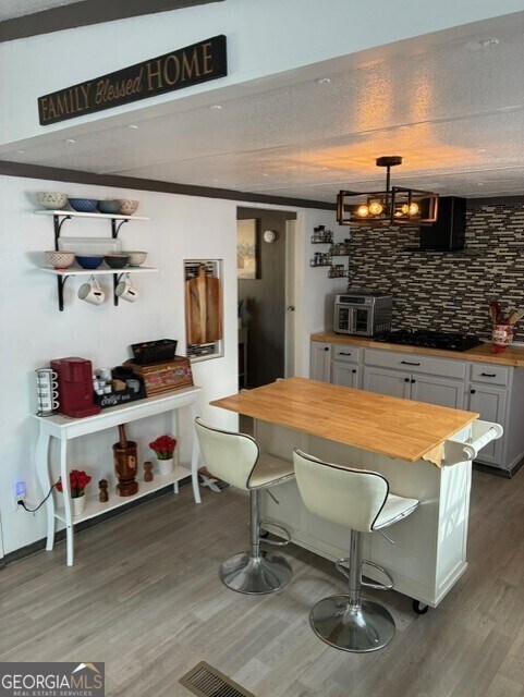 Building Photo - 215 Lynn Dr