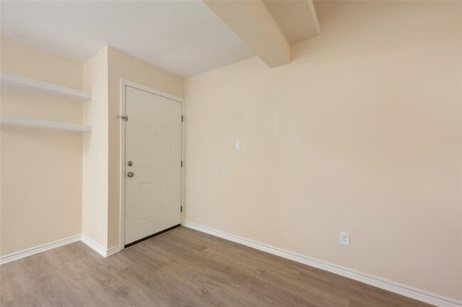 Building Photo - 6903 Woodhue Dr