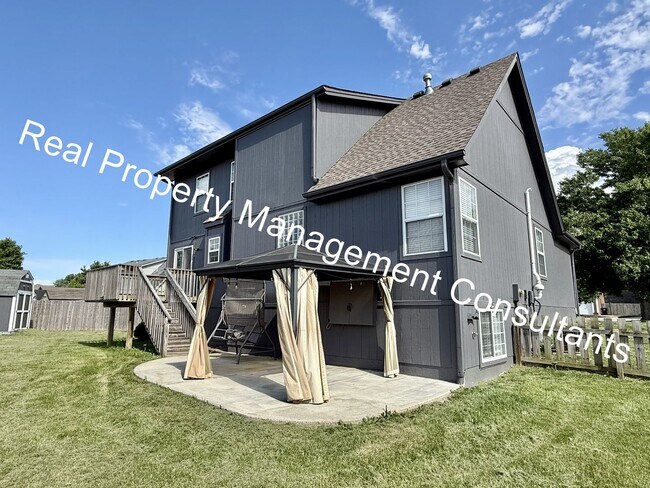 Building Photo - Stunning 4-Bedroom Home with Outdoor Oasis