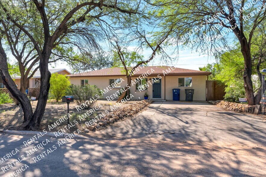 Building Photo - 2558 E Alta Vista St