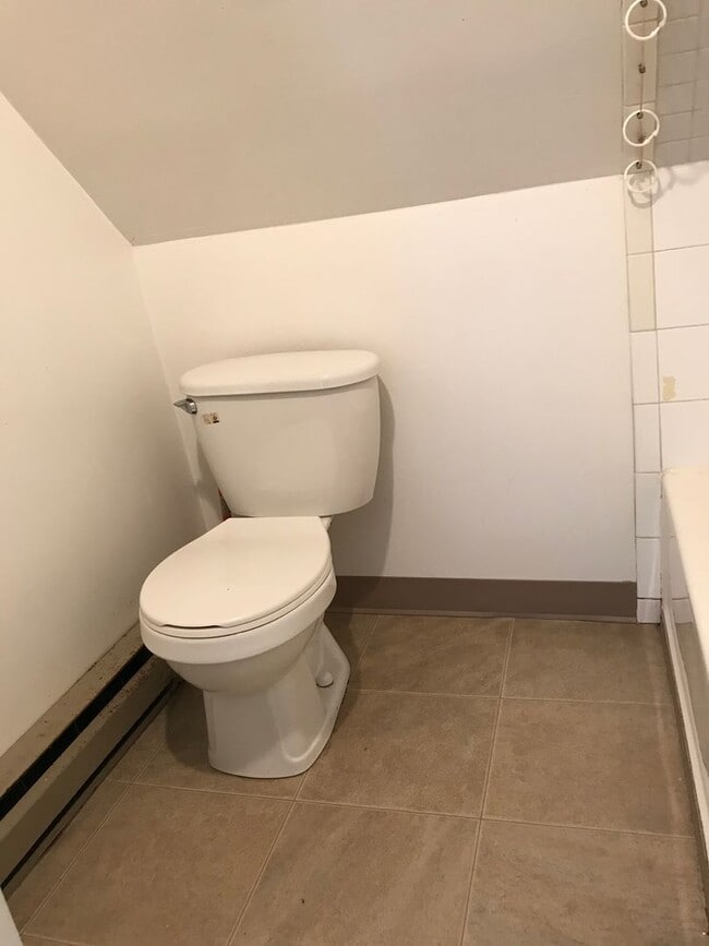 Building Photo - 403 2nd St NE