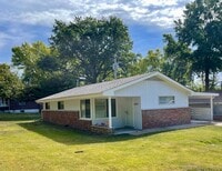 Building Photo - Beautiful Single family home
