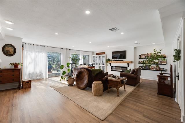 Building Photo - 2216 W Lotus Ave