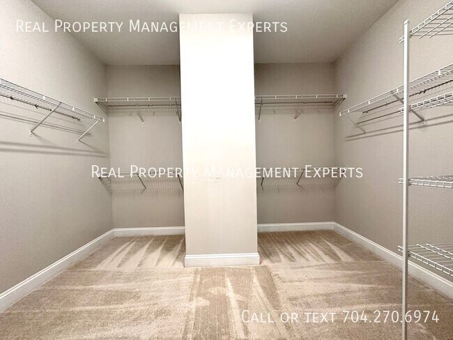 Building Photo - 10025 Fox Trotter Ln