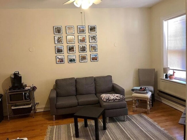 Building Photo - 3917 N Southport Ave