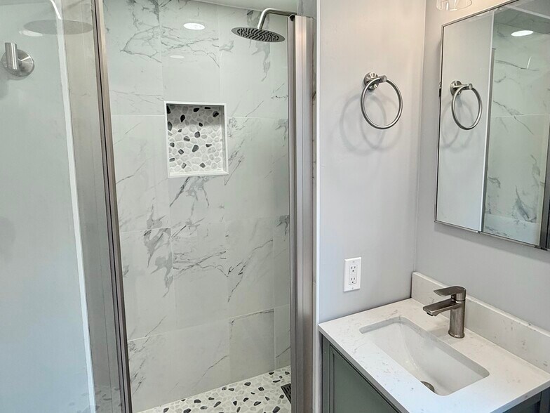 Building Photo - 467 36th St