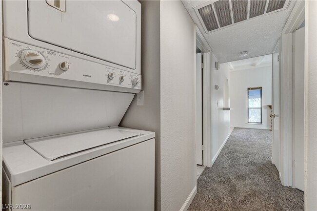 Building Photo - 6149 W Oakey Blvd