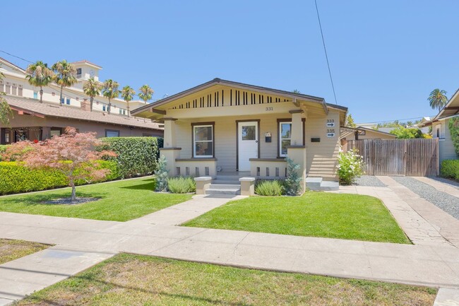 Building Photo - 3 Bedroom, 1 Bathroom Home – Ideal for Stu...