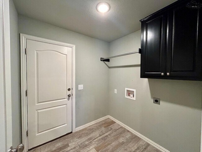 Building Photo - 5025 Olivia Ln