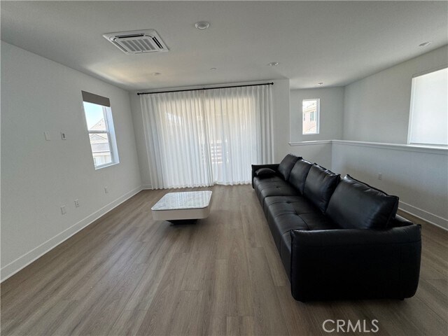 Building Photo - 228 Knot