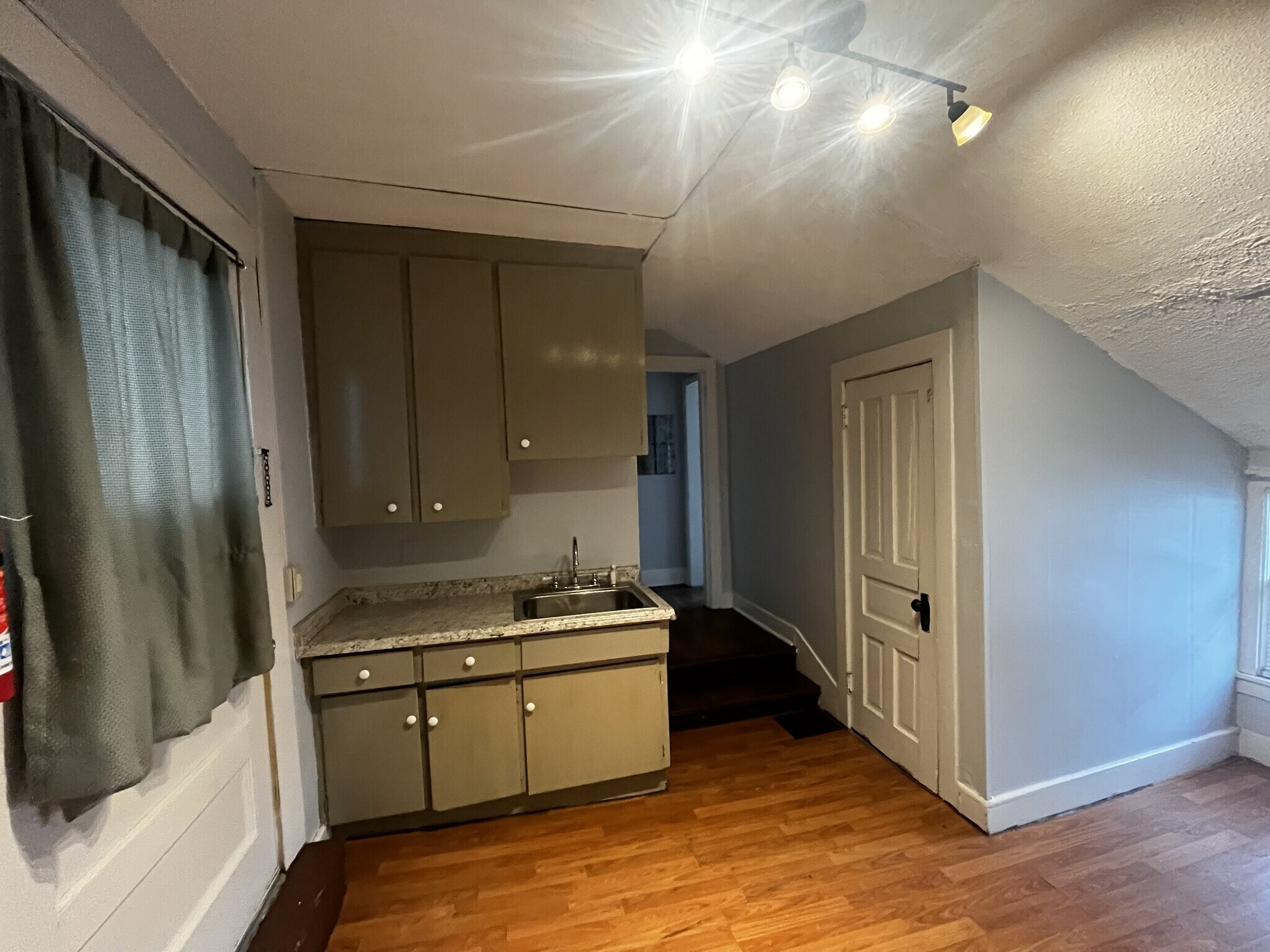 Kitchen - 319 W Dutton St