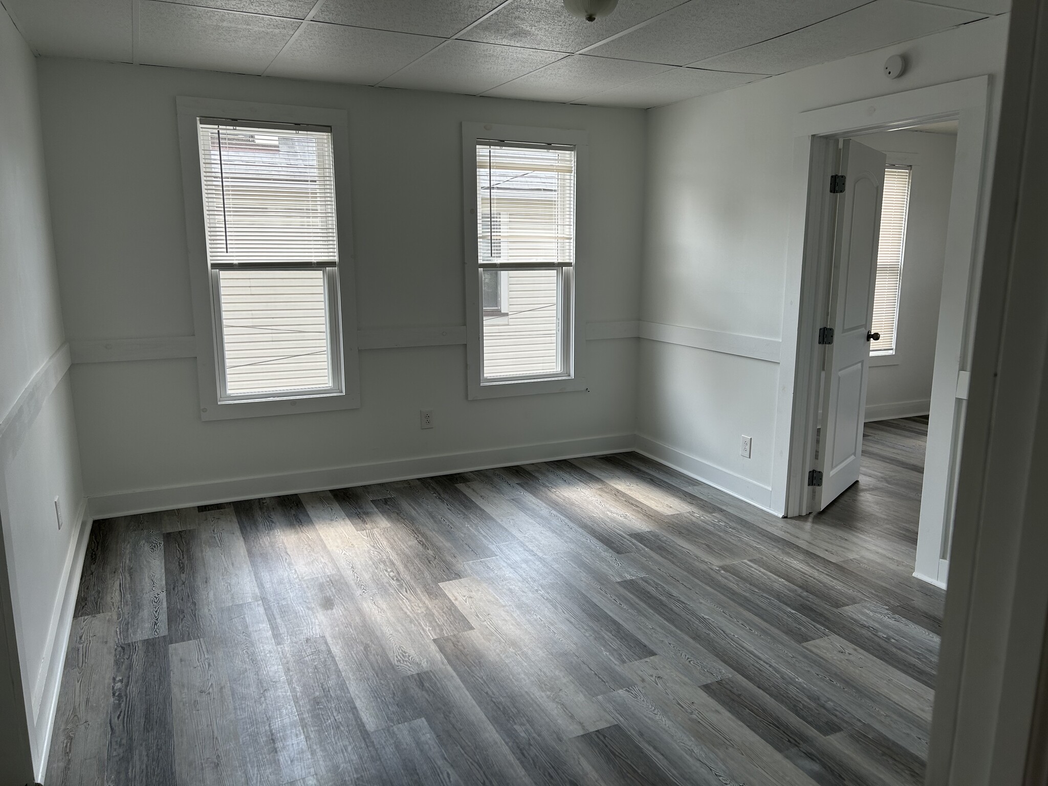 Living room - 415 W Penn St