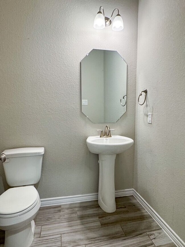 Building Photo - Stunning home with ALL THE SPACE in 3 Creeks!