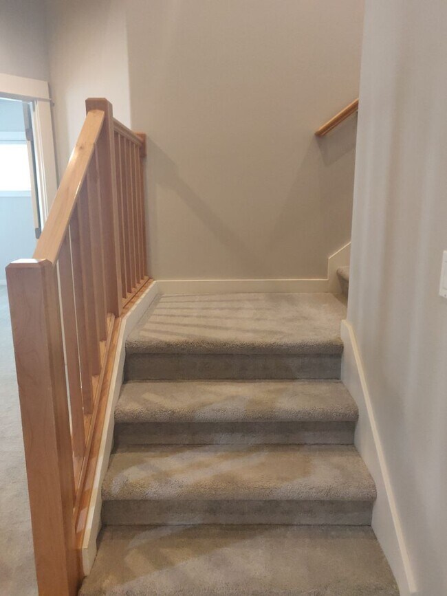 Building Photo - Stunning 4x2 with all bedrooms on the main...