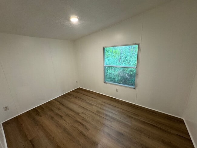 Building Photo - Doublewide in Princeville - Private locati...