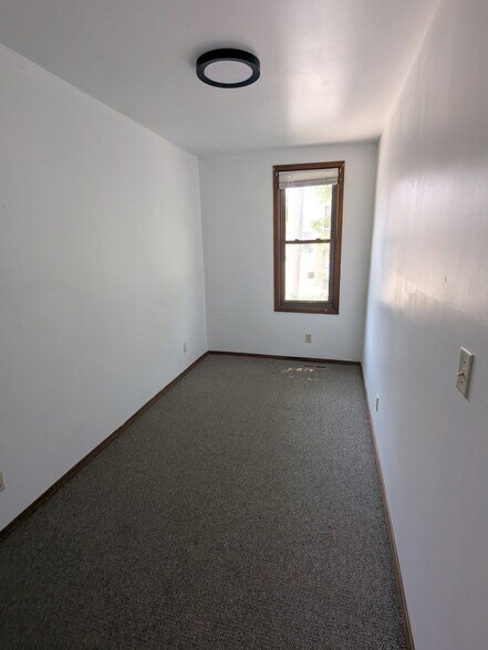 Building Photo - 116 E Lloyd St
