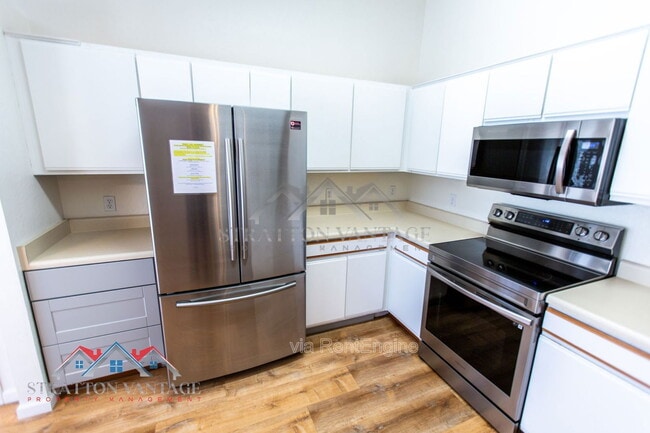 Building Photo - 2334 E Longhorn Pl