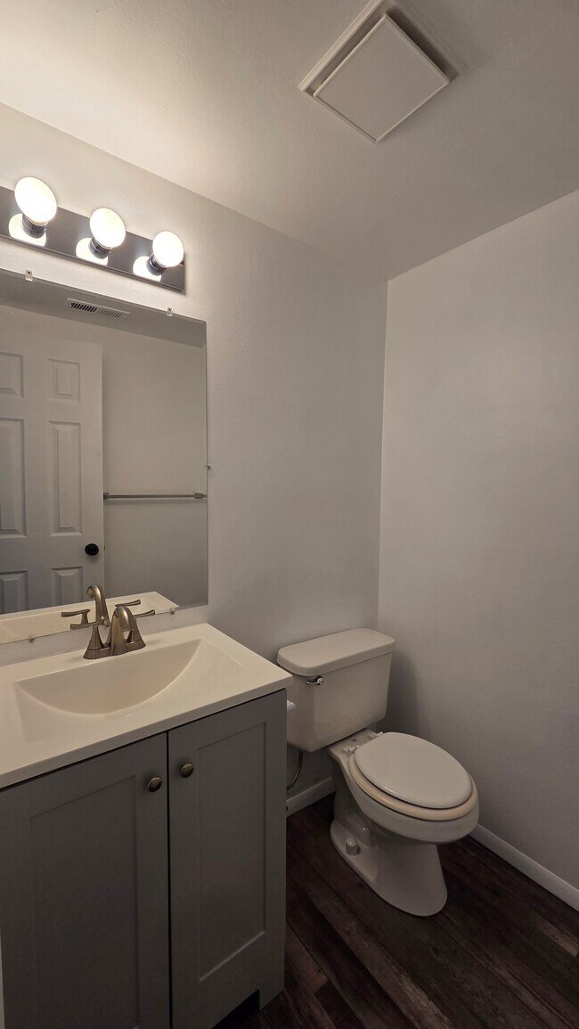 Building Photo - 2205 Friendship Cir