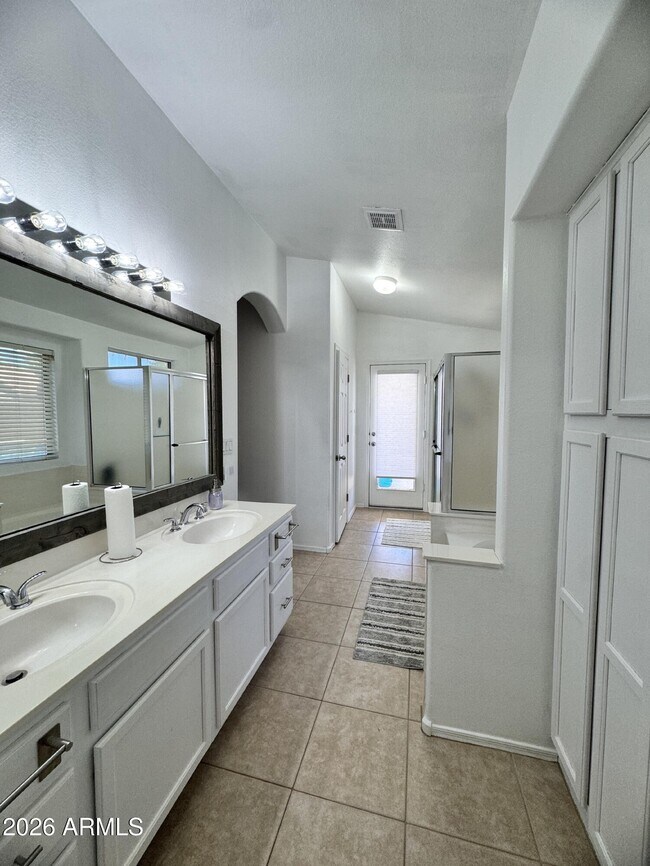 Building Photo - 1461 S Cholla Pl