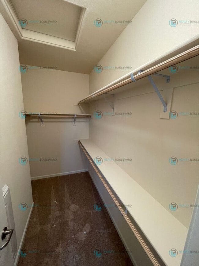 Building Photo - 3-Bedroom 2.5 Bathroom 2 car garage Condo in Carson City