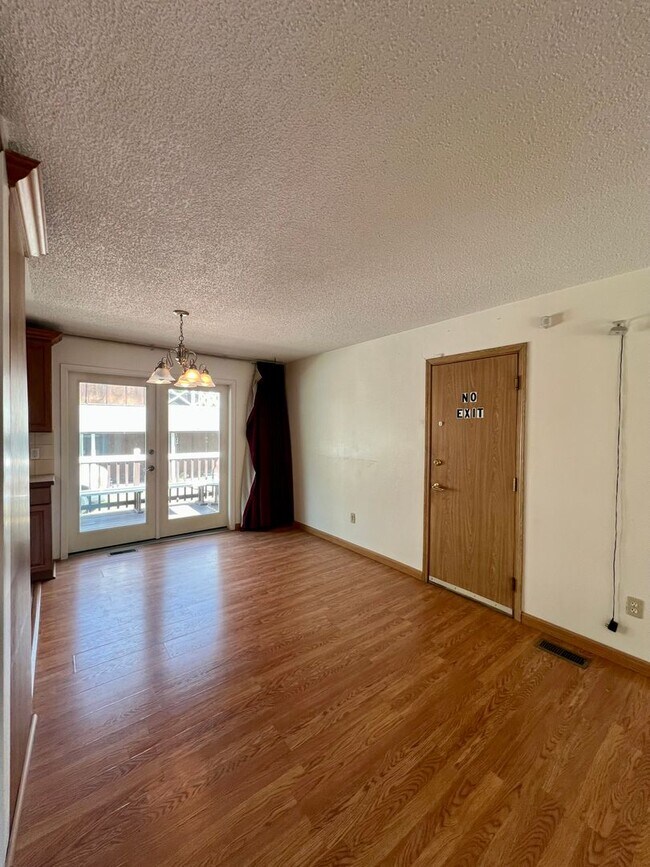 Building Photo - Dunlap Ave 4018-