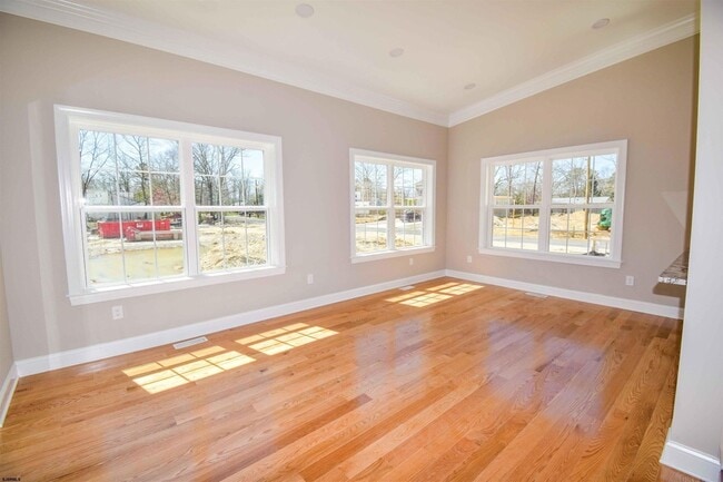 Building Photo - 438A Redwood Ave