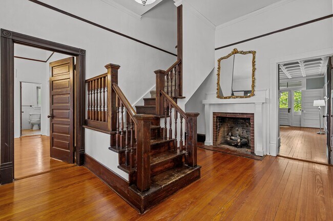 Building Photo - 802 N Poplar St