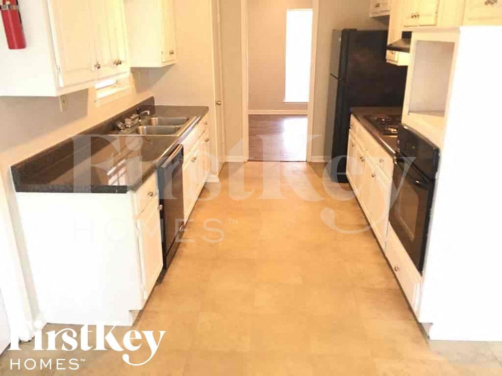 Building Photo - 5607 Sweet Gum Dr