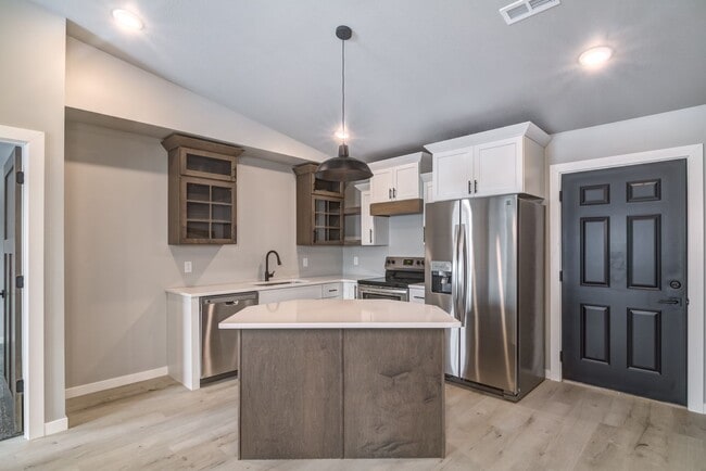 Interior Photo - City Line Heights