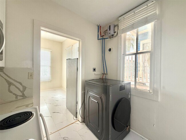 Building Photo - 1427 Church St