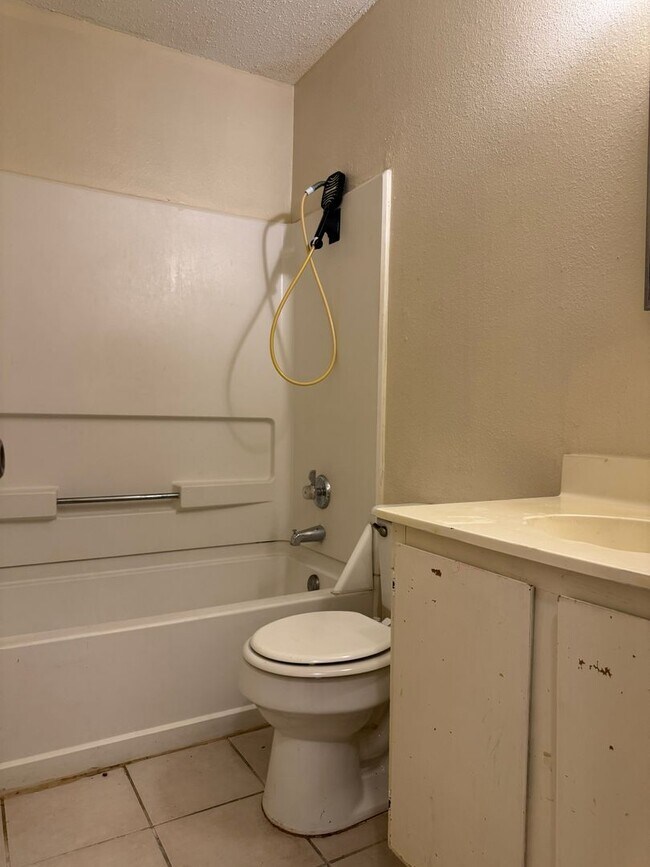 Building Photo - 8251 Sunshine Trail Dr
