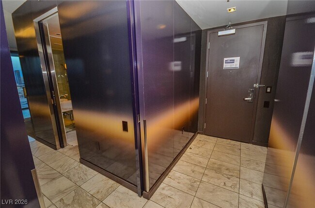 Building Photo - 4381 W Flamingo Rd