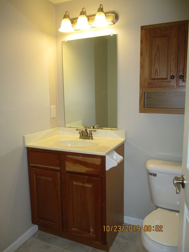 Building Photo - Traditions at Powell