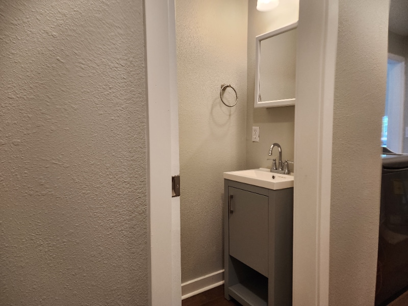 Building Photo - 646 Lois St