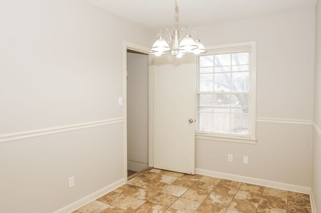 Building Photo - 3206 Bayless Dr SW