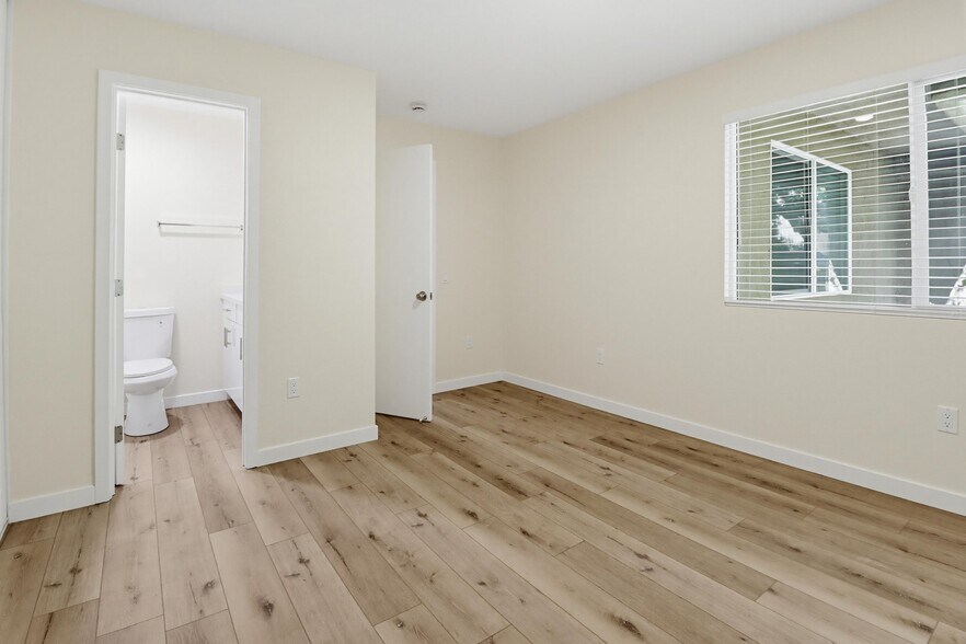 Building Photo - 3860 Helix St