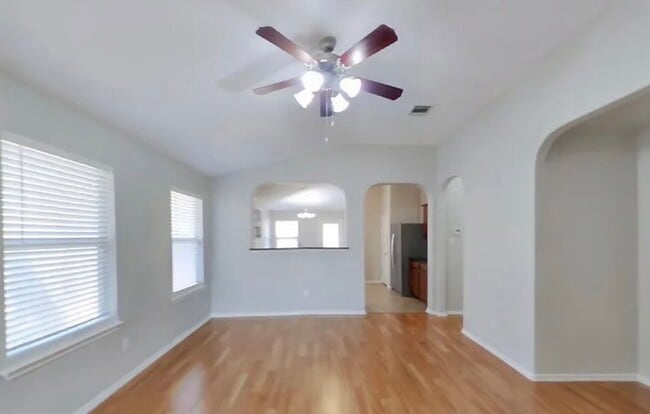 Building Photo - MOVE IN READY