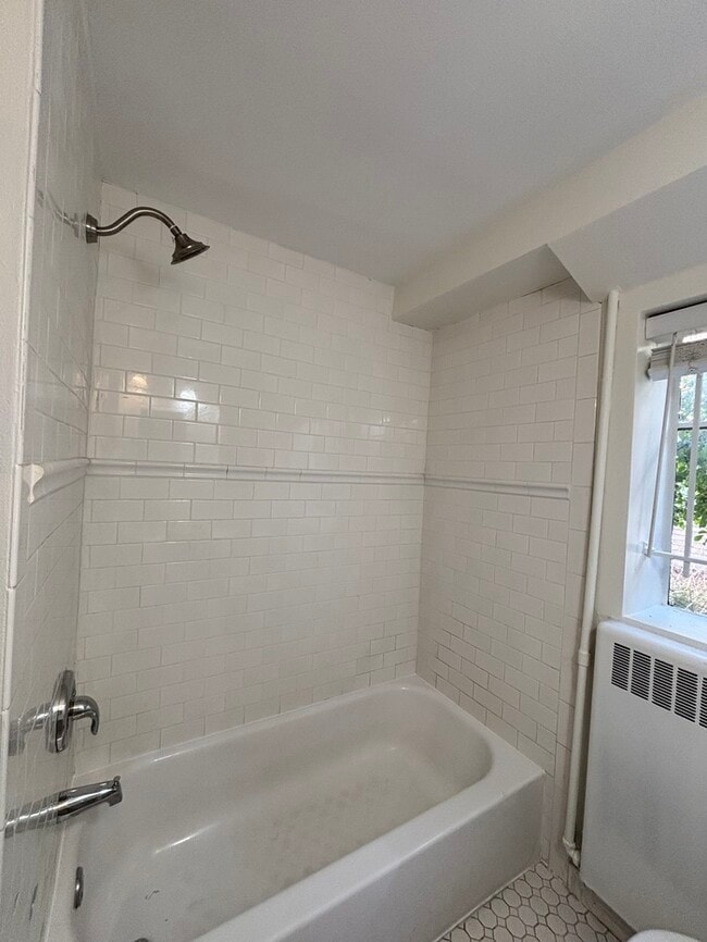 Building Photo - Vintage & Charming 1 Bed/1 Bath