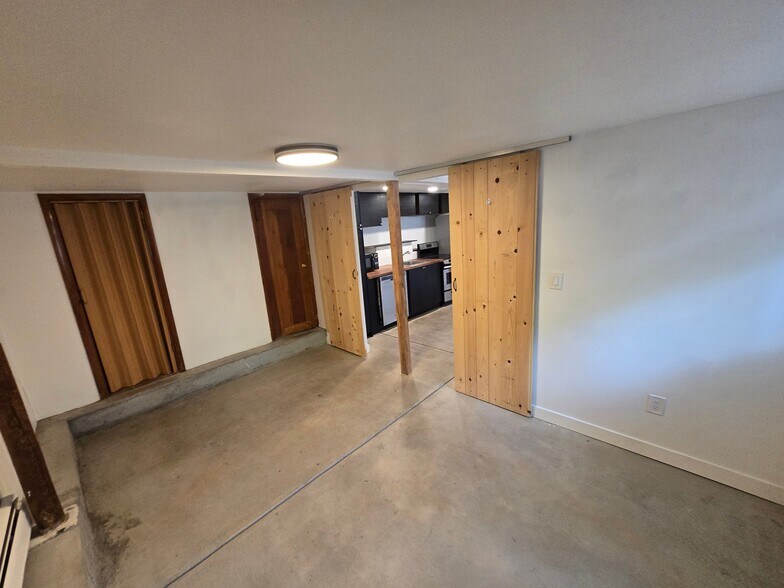 Building Photo - 403 23rd St