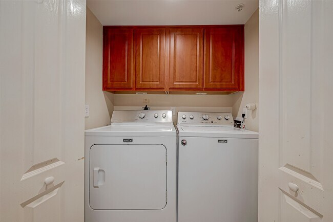Building Photo - 8415 Hearth Dr